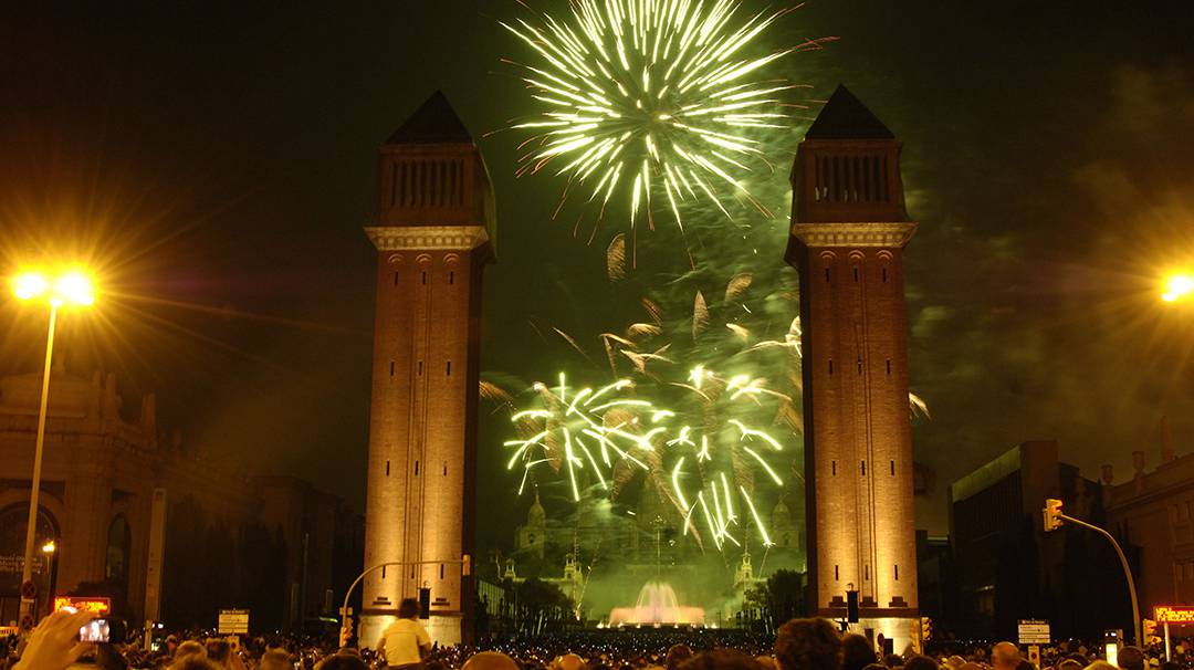 Feu d'artifice en musique sur l'avenue Reina Maria Cristina