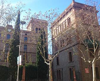 Hay una gran cantidad de centros para estudiar FP, como la Escuela Industrial de Barcelona.