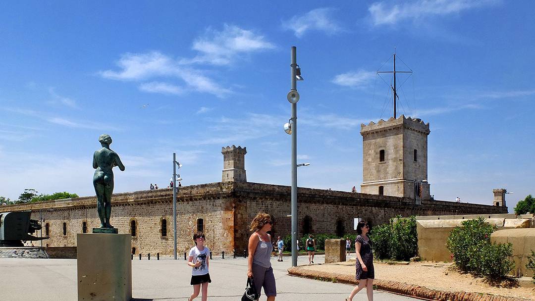 Le Château de Montjuïc Meet Barcelona